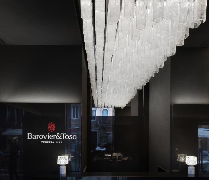 palazzo-baroviertoso_entrance_trim-installation