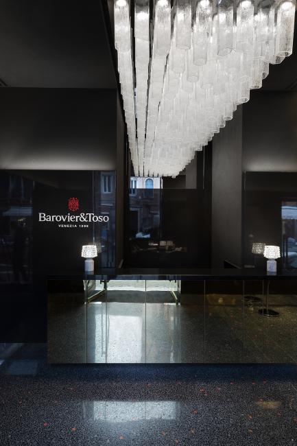 Experience_Palazzo Barovier&Toso_Entrance_Trim installation.jpg